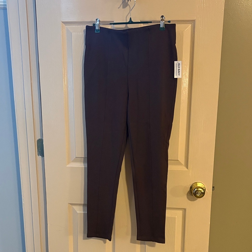 NWT Old navy high rise skinny chocolate dress pants in medium petite.